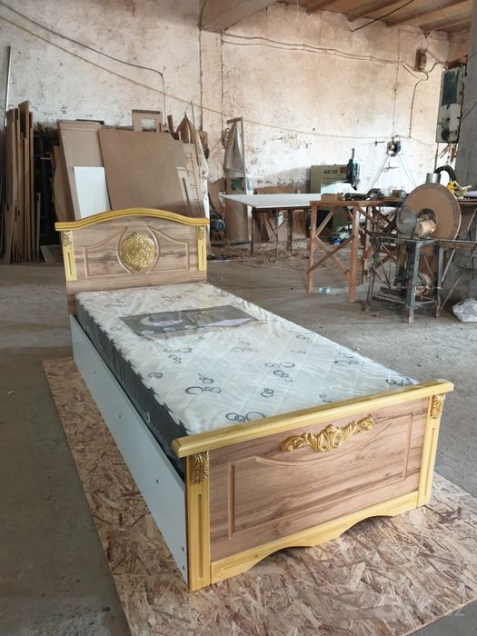 Krovat 90x200 matrasli