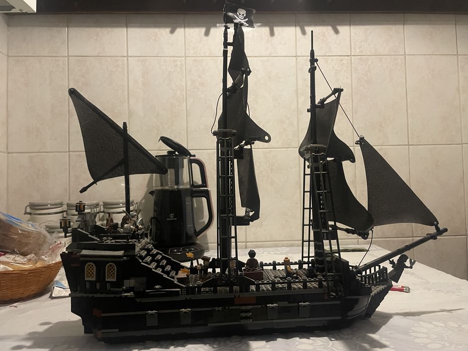 Lego black pearl