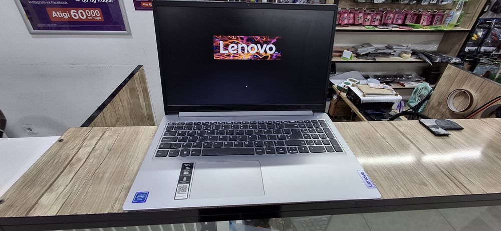 Lenova noutbook sotiladi