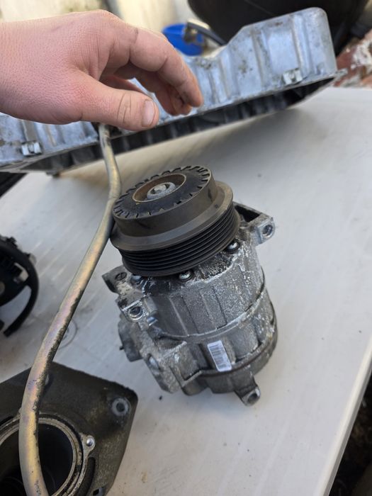 Компресор за климатик за мерцедес w204 Ц200 136 кс