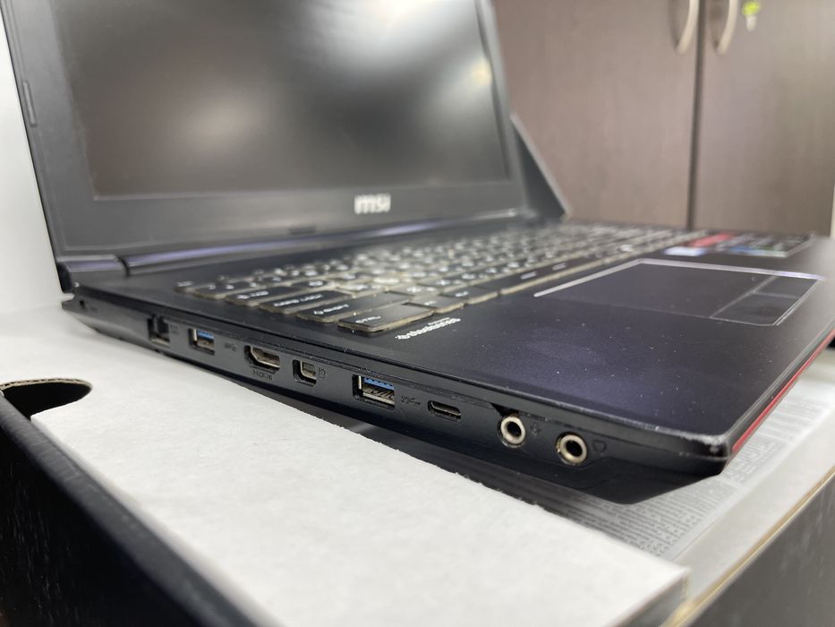 Ноутбук MSI Core i7 7700HQ 2800MHz