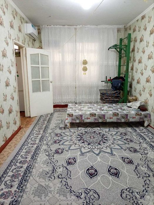 Продается квартира в Яшнабадском районе массив Панельный 2х ком 1-этаж