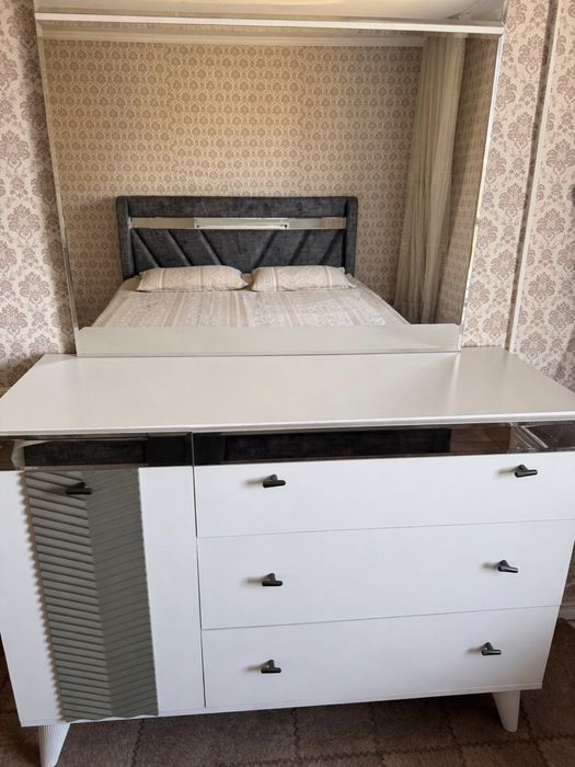 Продам спальный гарнитур