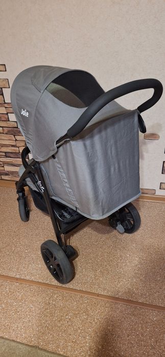 Продам коляску Joie