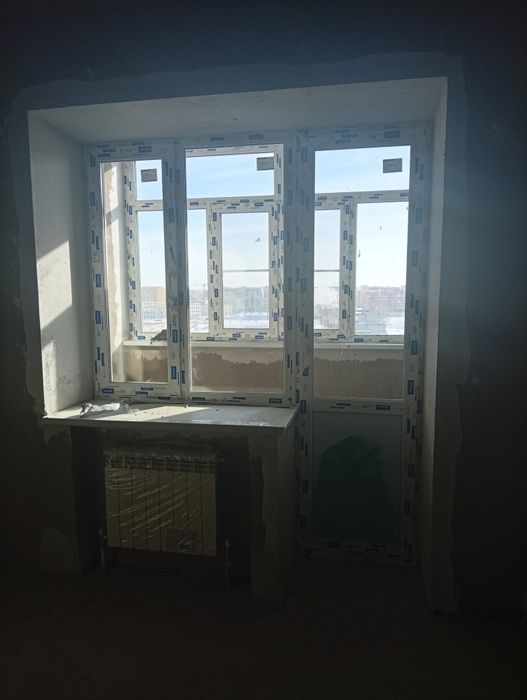 Терезе есігімен сатылады балконға