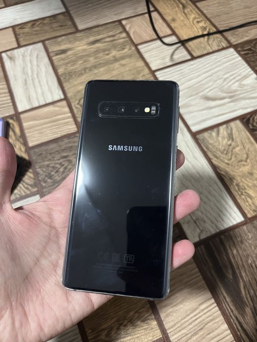 SAMSUNG S10, в ПОДАРОК телефон