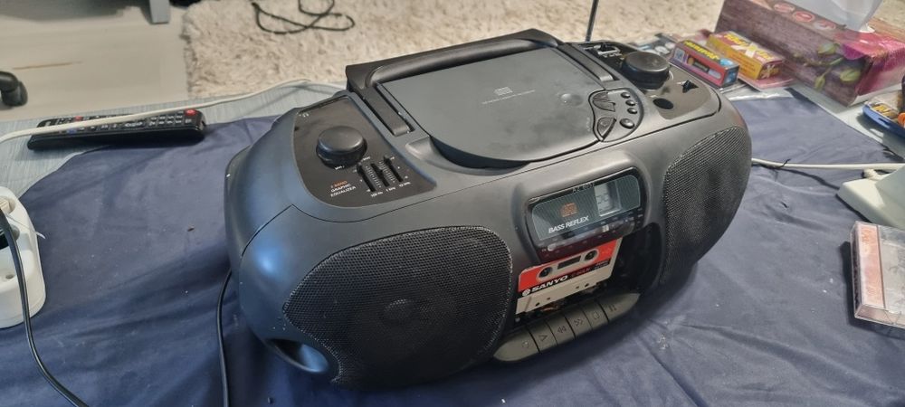 Radiocasetofon cu CD Philips AZ 8052