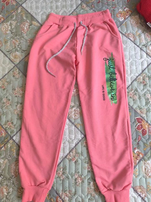 Продам костюм спортивный на девочку