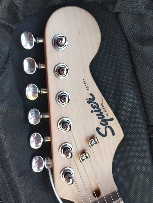 Set chitara electrica pentru copii Squier Mini Stratocaster