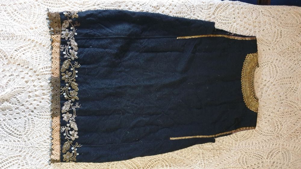 Вълнен сукман с бродерия