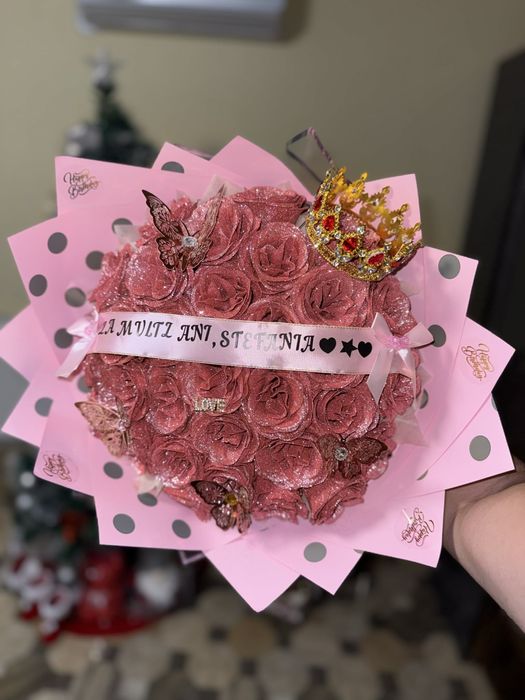 Buchet floral-trandafiri imperiali