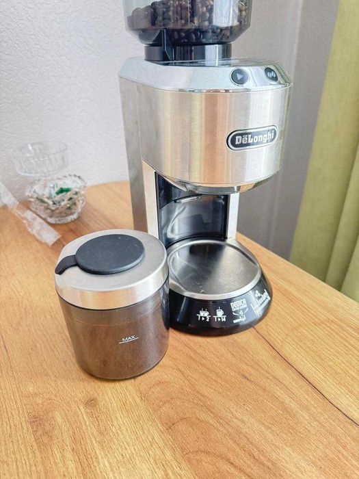 кофемолка мощная DELONGHI KG 520.
