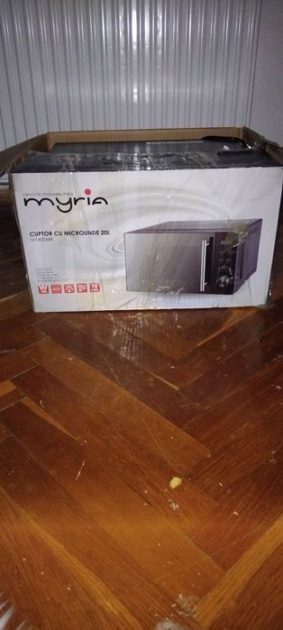 Vând microunde este aproape noua sa folosite o singura data
