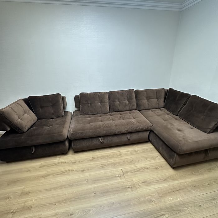 Угловой диван……..