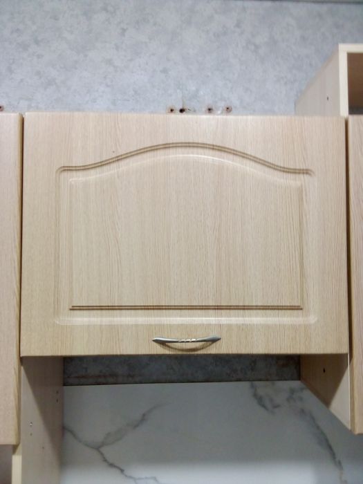 Продам кухонный гарнитур 80000 торг