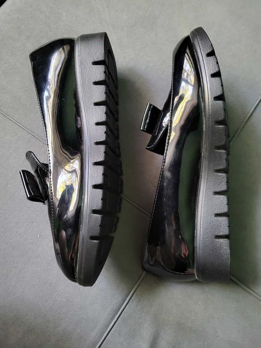 Продам женские туфли