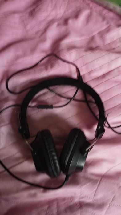 Наушник цвет черный