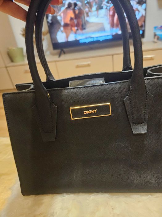 Poseta neagra de piele DKNY