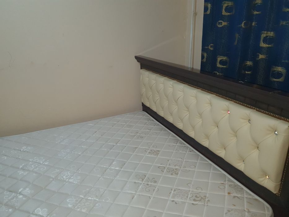 Двуспальная кровать