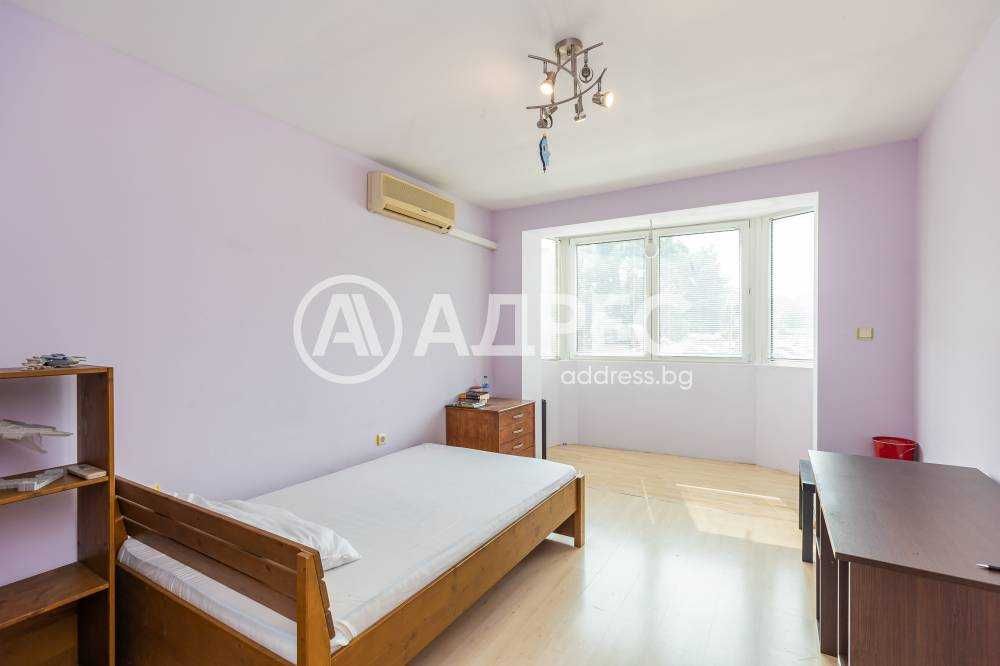 Тристаен апартамент, Окръжна болница, гр. Варна