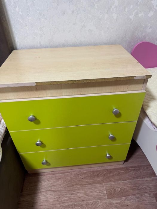 Продам тумбочку б/у в хорошем состоянии