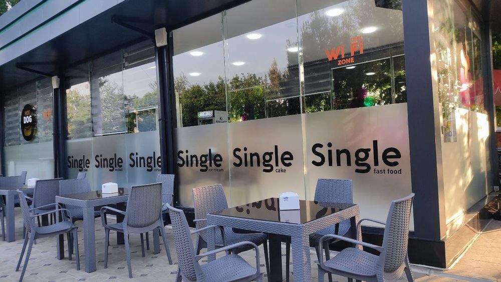 Stol stul kafe va hovli uchun plastnassa