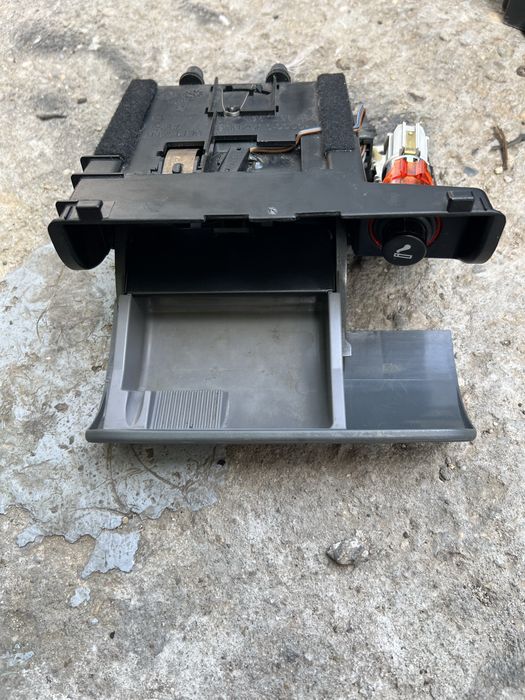 Consola Centrala Audi TT 8N 1998-2006 | Piese Plastic Acoperitoare Buton Radio Clima Scrumiera Priza Trim Suport Grila Grile Ventilatie Luneta Butoane