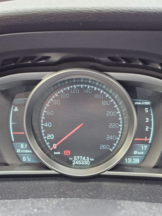 VOLVO  V40  2014