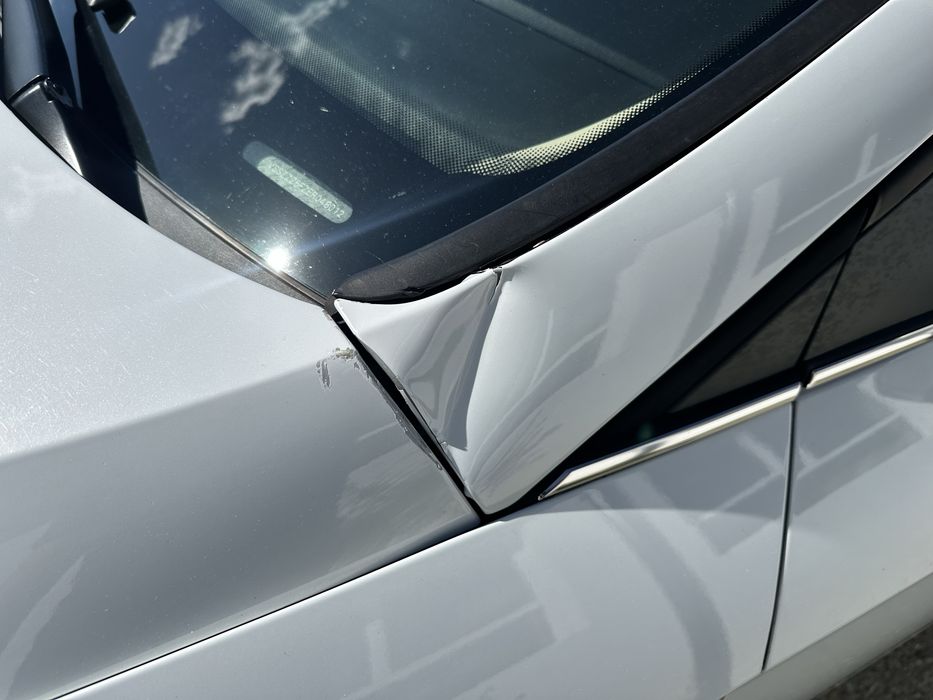 Seat Leon 1.6tdi euro6 fab 2013. Faruri led,interior piele. Usor avariat fata. Se poate deplasa pe orice distanta