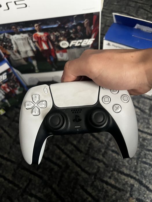 PS 5 SLIM 1 ТБ + 2 джойстика + игры