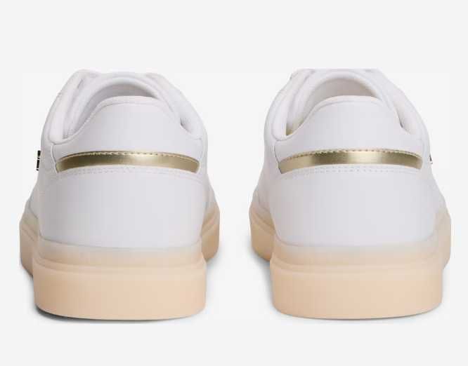 Tommy Hilfiger, цвят - бял, размер 41. Нови с кутия. Стелка 26 см. Естествена кожа