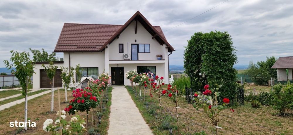 SE VINDE | Casa generoasă în Camarzani | Suceava