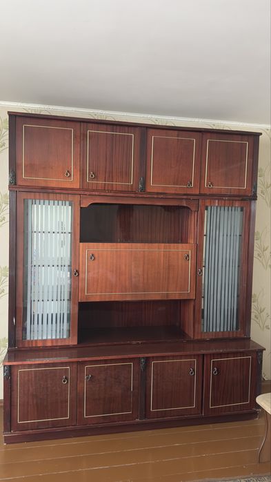 Продам сервант б/у