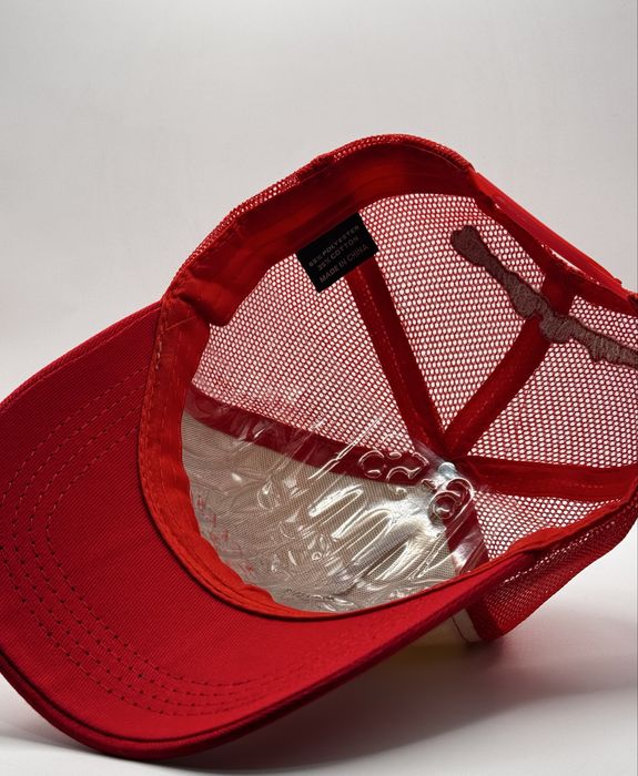 Кепка сеточная красный