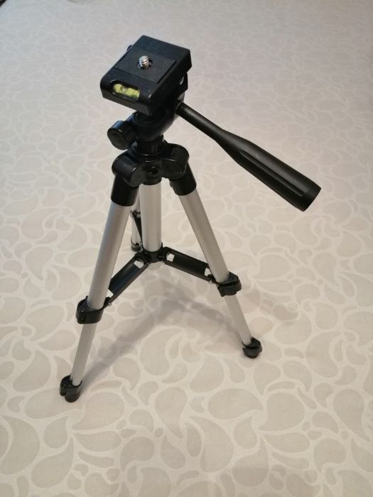 НОВ Универсален сгъваем статив за фотоапарат,камера,телефон