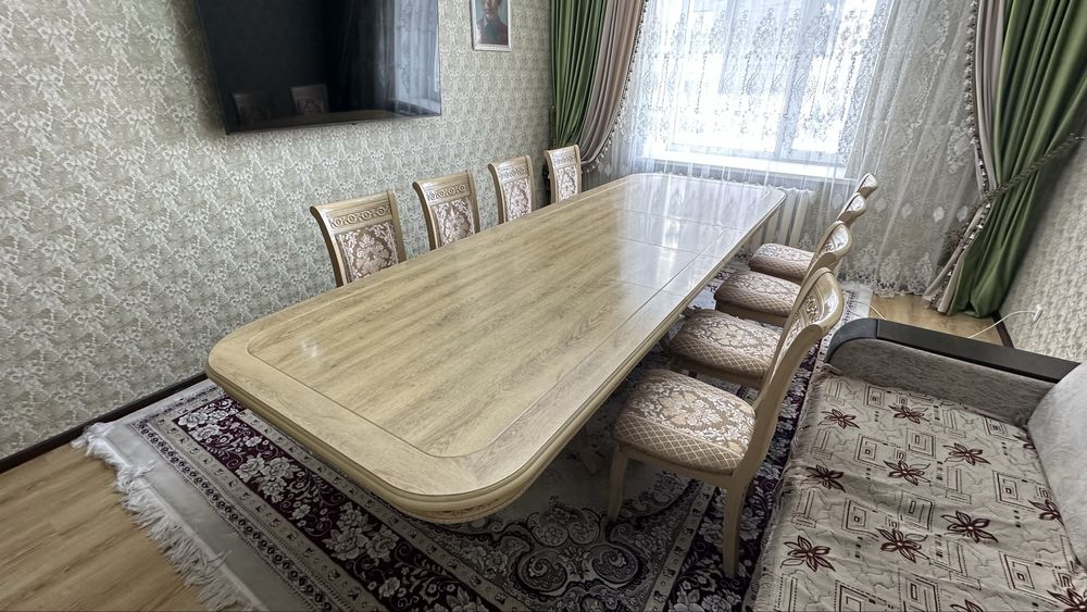 Стол со стульями