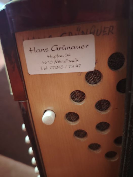Vând , nu schimb, acordeon  Italian Royal Standard de colecție 120 basi in4 scaune  din lemn cu 3 Registre