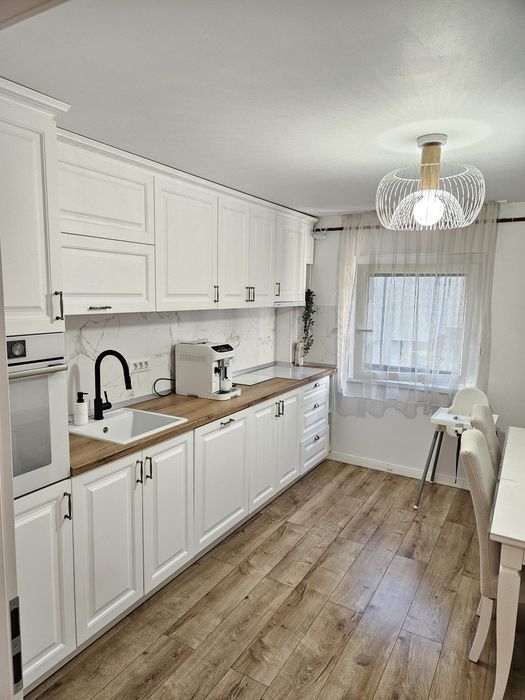 Apartament 3 camere, complet renovat, 2 băi, etaj 1 – Zona Spitalul Județean, Craiova