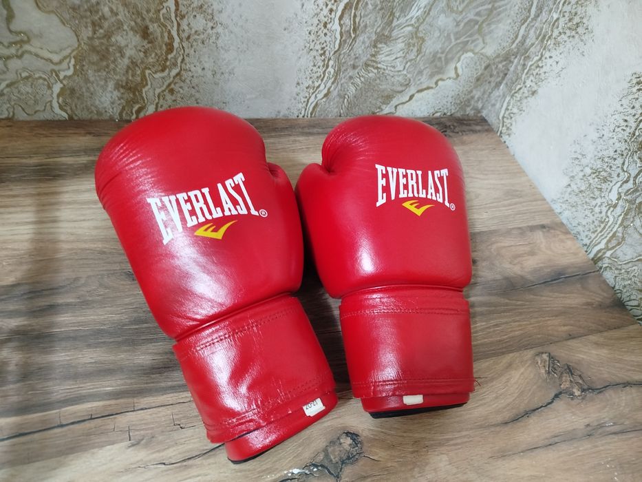 Продаю перчатки EVERLAST 12 унций