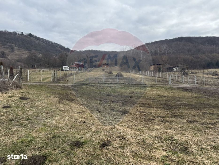Teren 999 mp. Front 15,70 ml. Valea Garbaului - Floresti