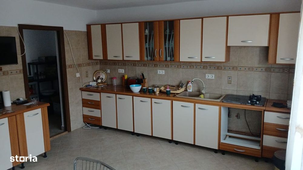 Casa constructie 2012 pe P+E+pod in Sanpetru, 5 camere, teren 650 mp