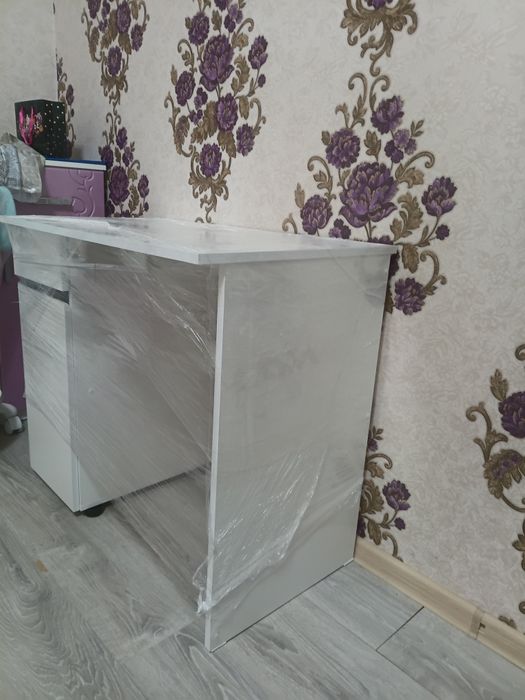 Продам срочно стол