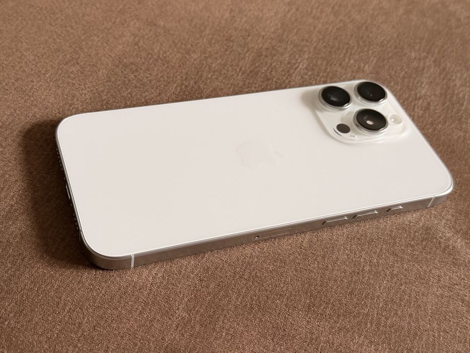 Iphone 16 pro max icloud White