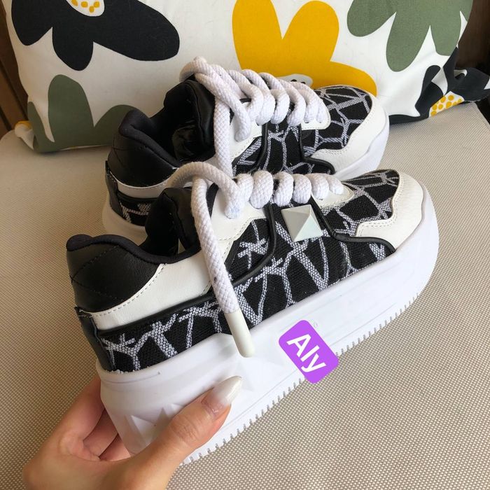 Adidași Valentino