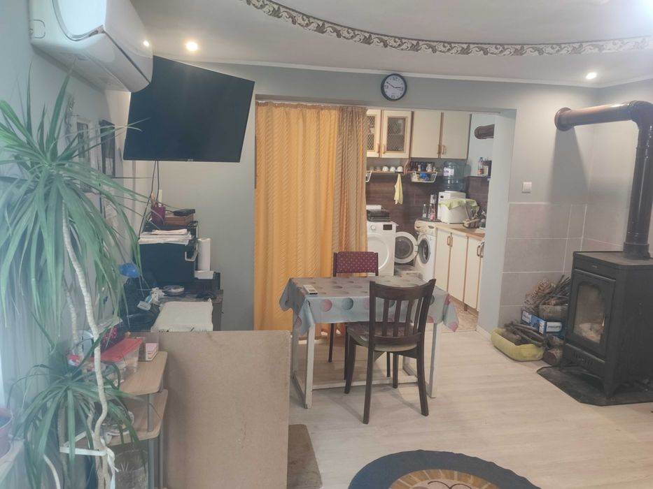 Самостоятелна тухлена къща