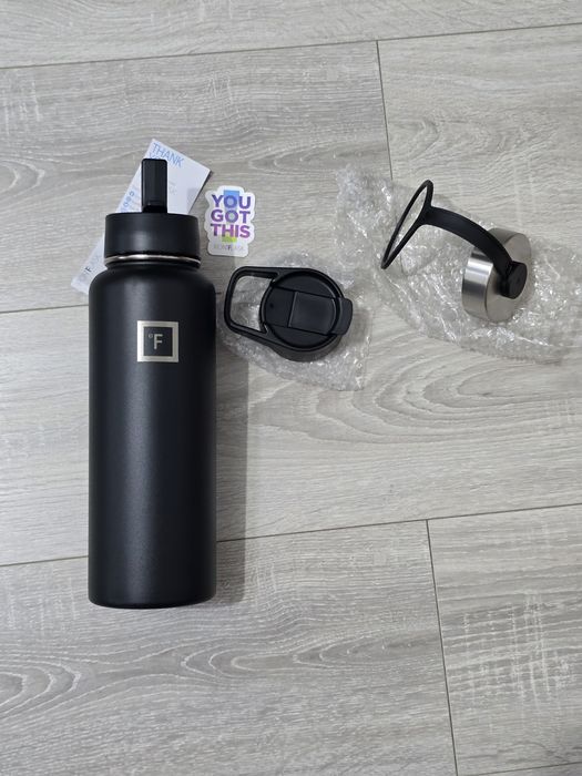 Sticlă termos Iron Flask 1.2L din inox – 3 capace,  neagra