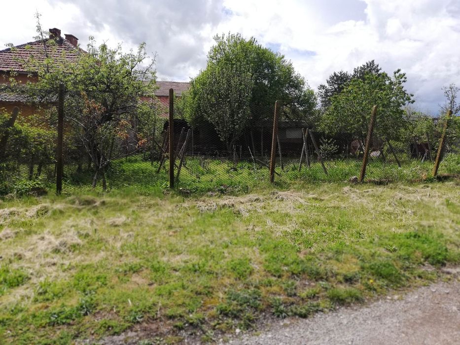 Продава се Голяма Къща