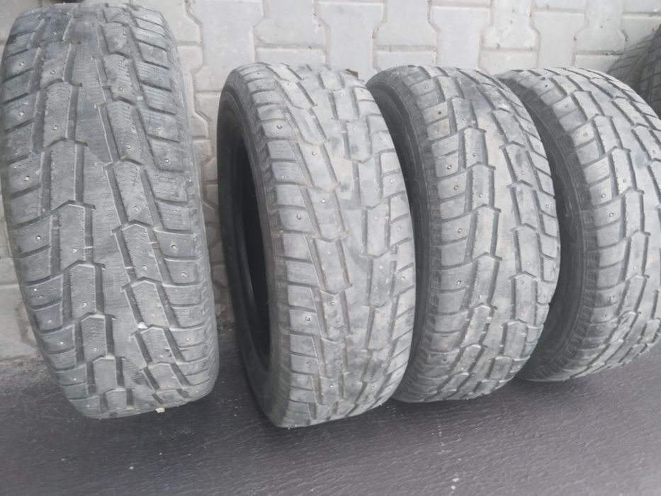 Продам зимнюю резину.  Шины 215/60/16