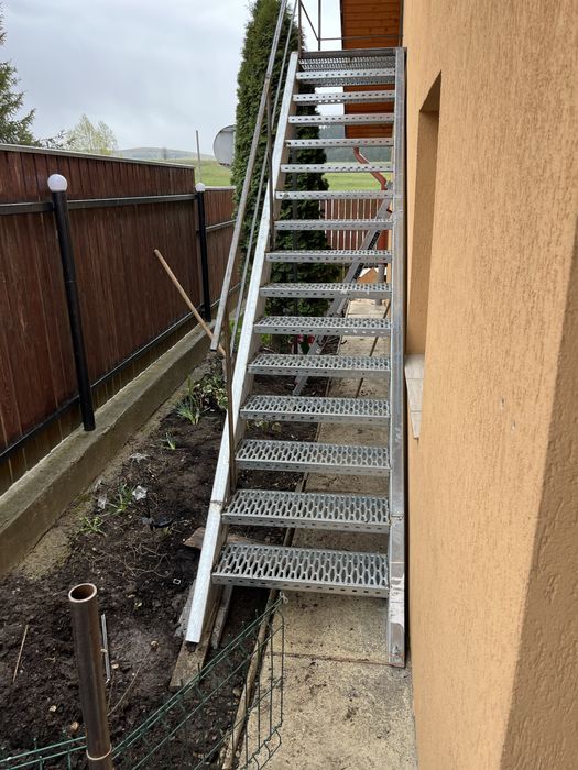 Scări metalice zincate