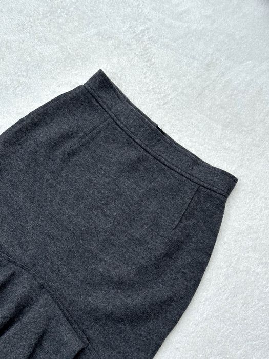 ОРИГИНАЛНА Вълнена пола Prada Milano - размер IT40 (М), Отлично състояние